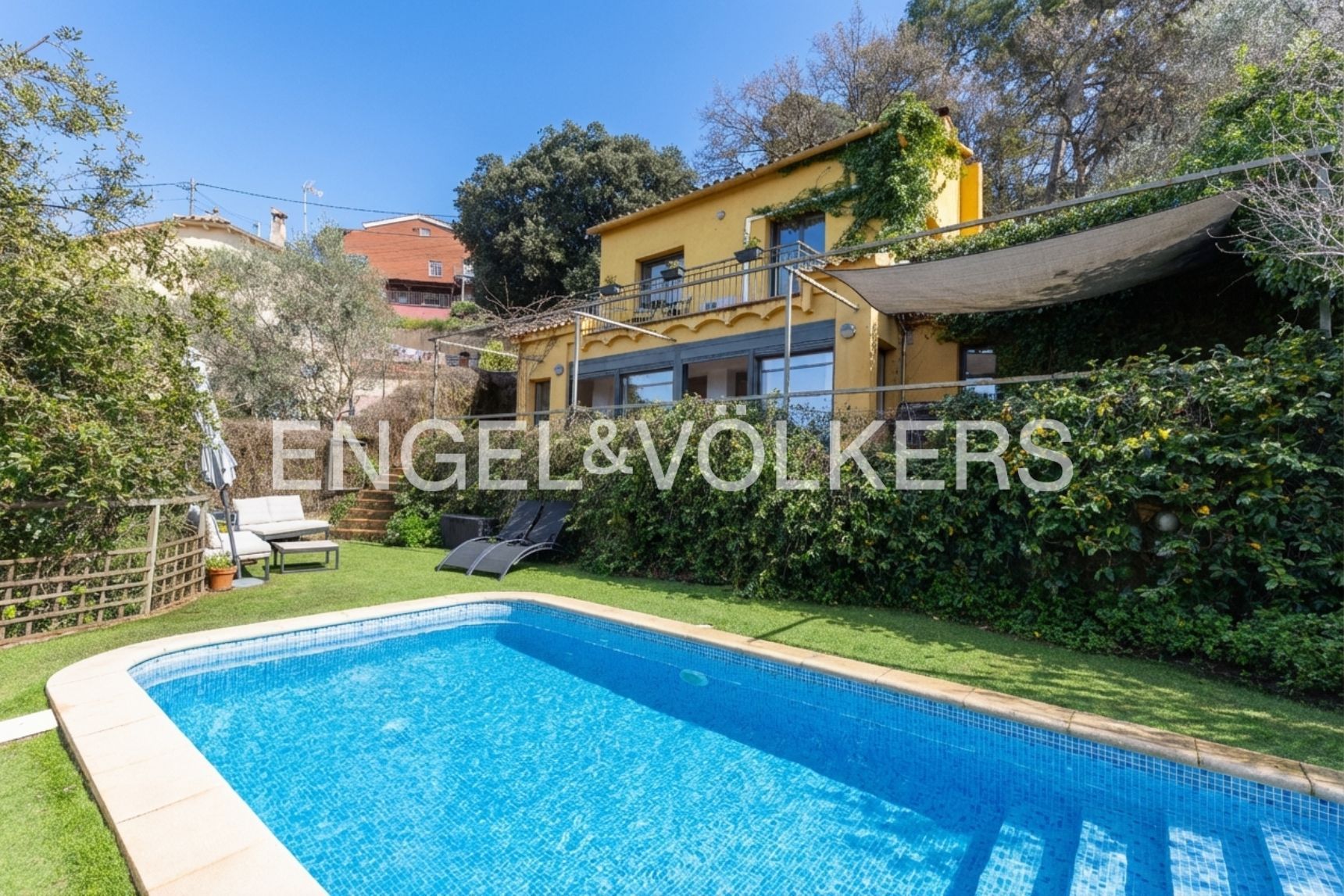 Swimming pool of Houses for sale in Sant Cugat del Vallès  with Air Conditioner, Heating and Private garden