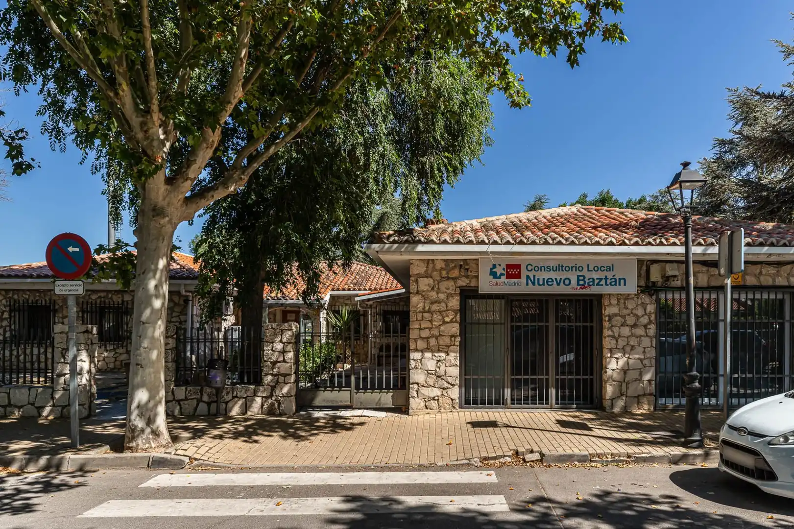 Vista exterior de Casa o xalet en venda en Nuevo Baztán amb Aire condicionat, Calefacció i Jardí privat