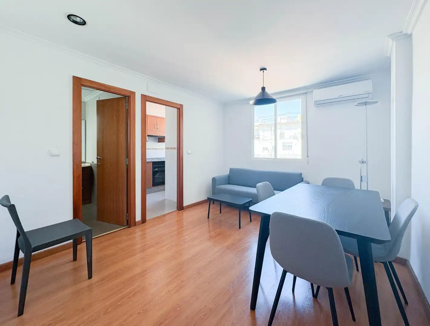 Living room of Flat for rent in Valencia  with Air Conditioner, Heating and Furnished