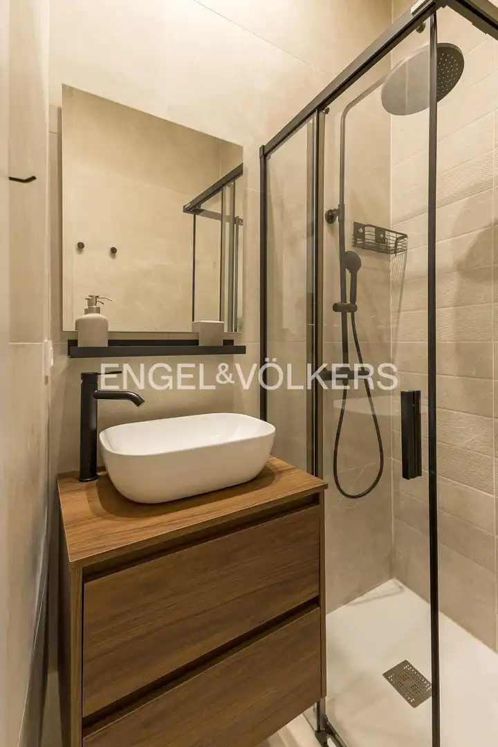 Baño de Piso de alquiler en Madrid con Calefacción y Balcón