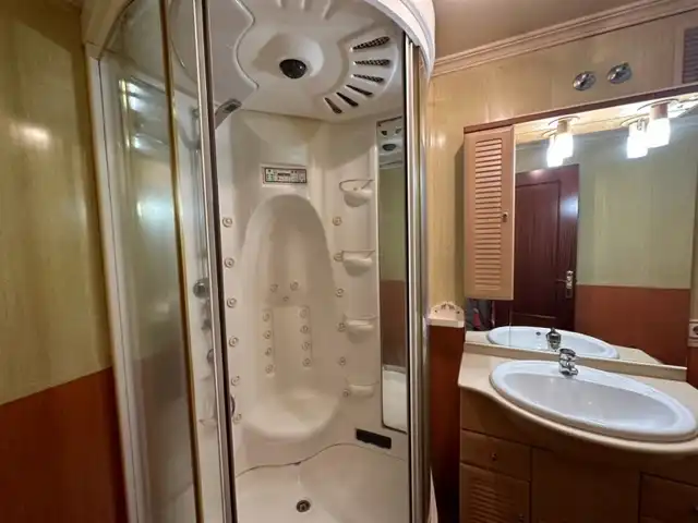 Baño de Casa adosada en venta en Huelva con Aire acondicionado, Calefacción y Jardín privado