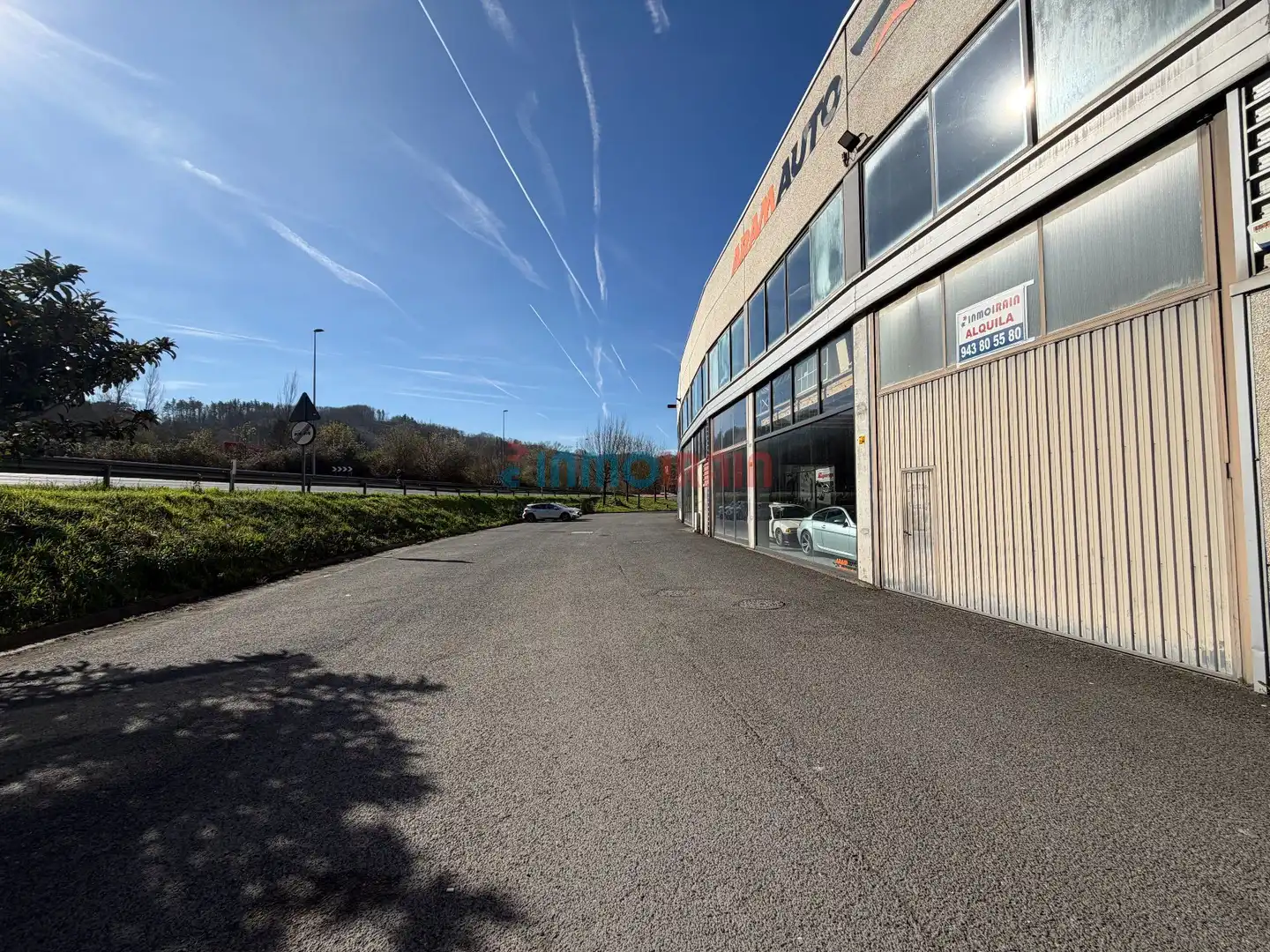 Exterior view of Industrial buildings for rent in Arama