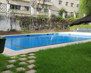 Piscina de Pis de lloguer en  Sevilla Capital amb Aire condicionat, Jardí privat i Parquet