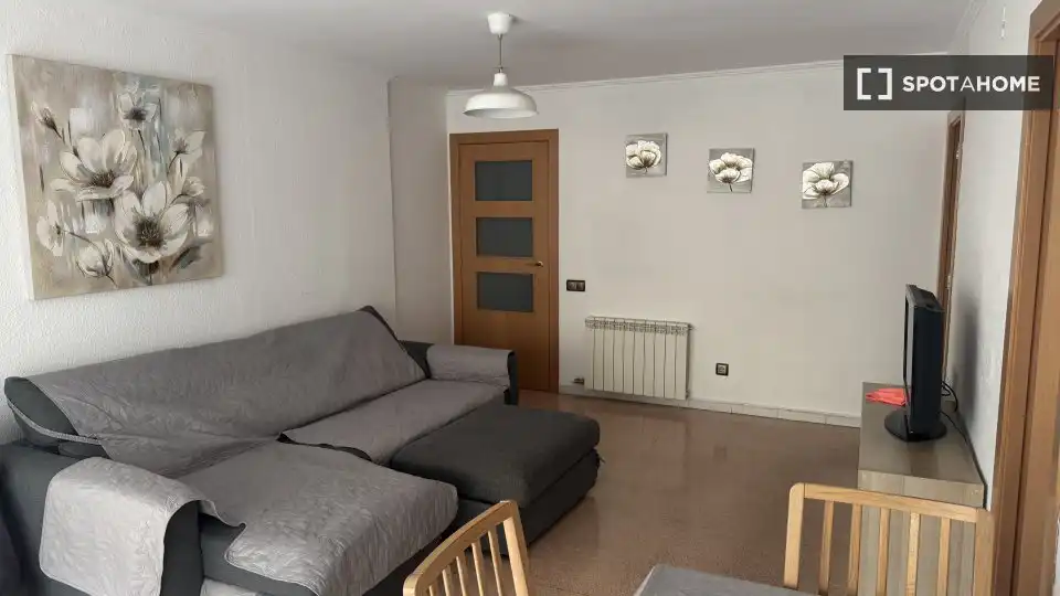 Living room of Flat for share in Cerdanyola del Vallès  with Air Conditioner, Heating and Furnished