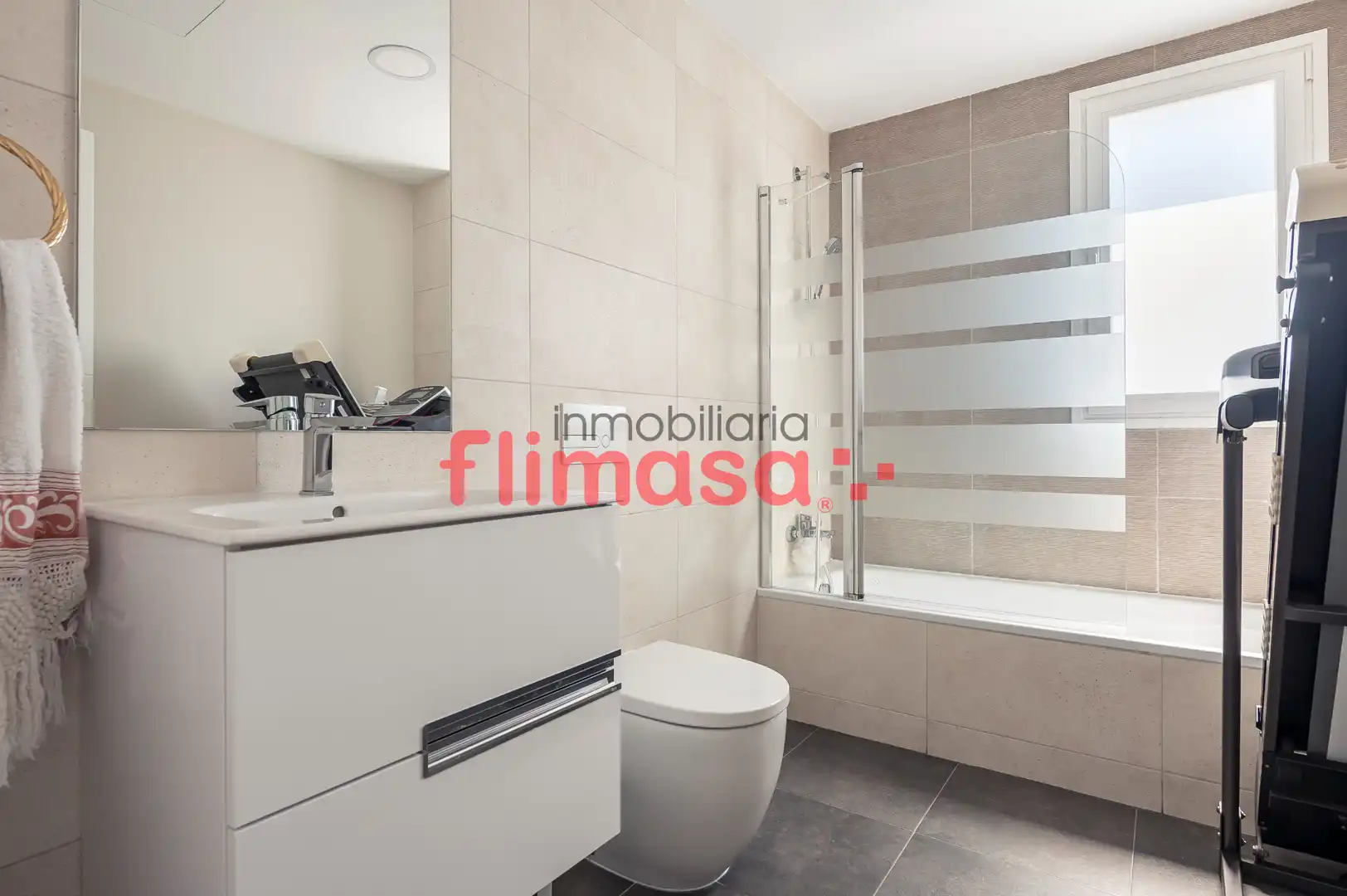 Baño de Casa adosada en venta en Villaviciosa de Odón con Aire acondicionado, Calefacción y Jardín privado