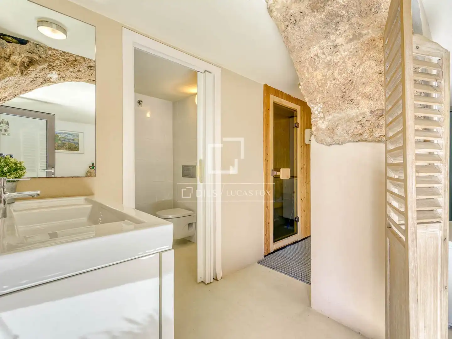 Baño de Finca rústica en venta en Boadella i les Escaules con Calefacción, Jardín privado y Terraza