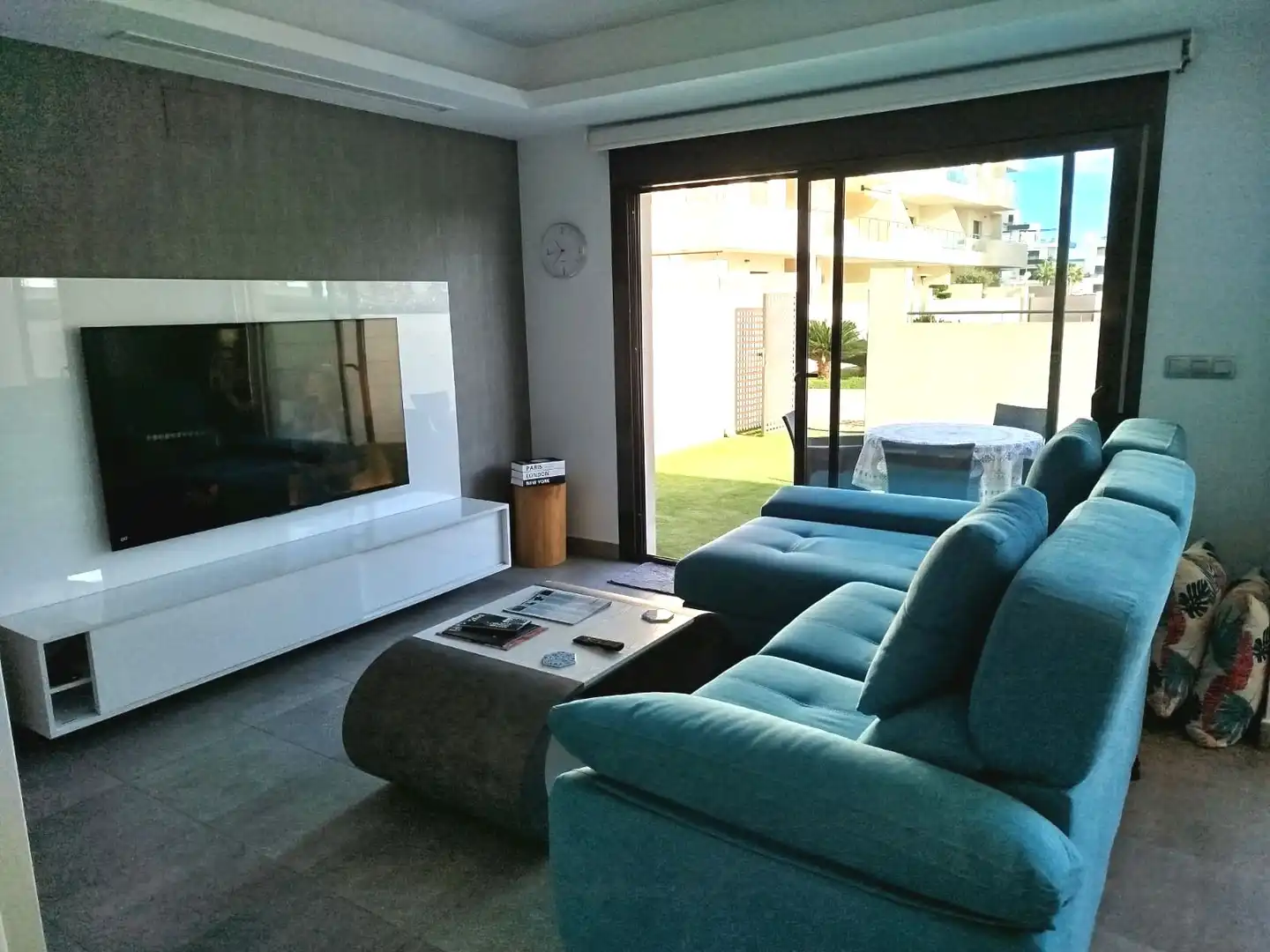 Chalet con terraza en venta en Calle PISTACHO, imagen 3