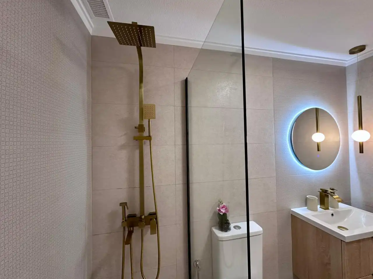Baño de Piso en venta en Torrevieja con Aire acondicionado, Calefacción y Terraza