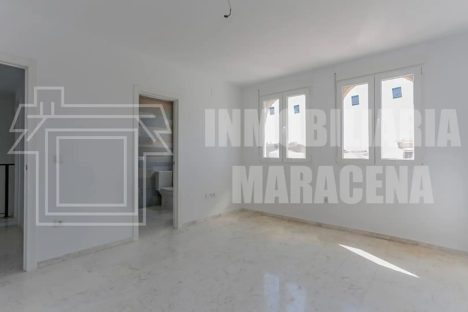 Casa adosada en venta en Láchar