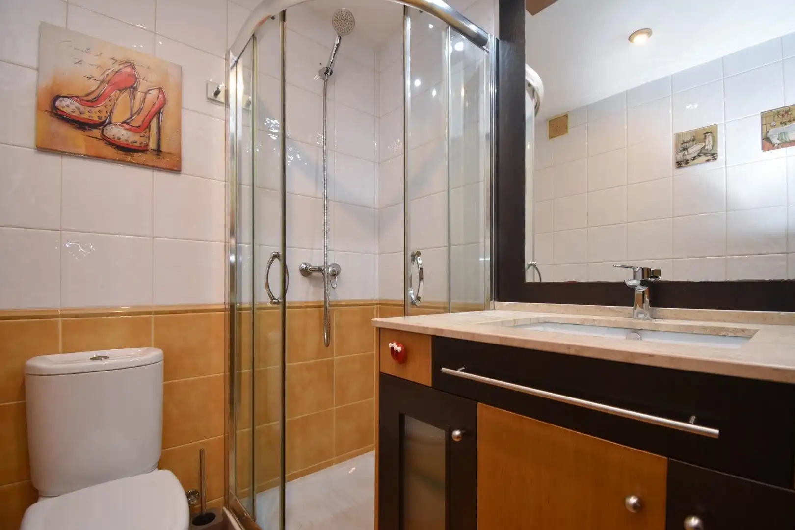 Badezimmer von Wohnung zur Miete in Cambre  mit Heizung