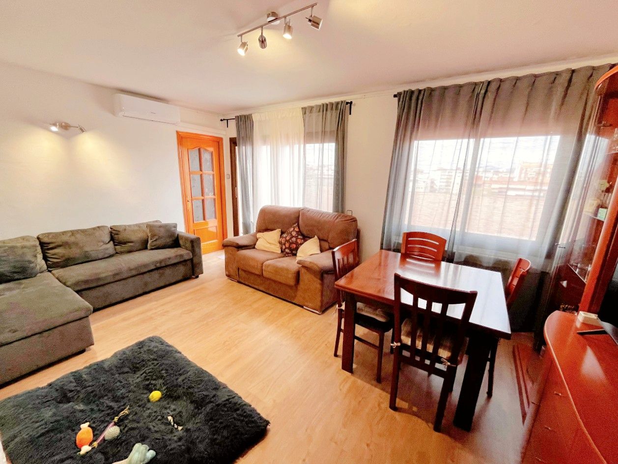 Living room of Attic for sale in El Prat de Llobregat  with Air Conditioner, Heating and Parquet flooring
