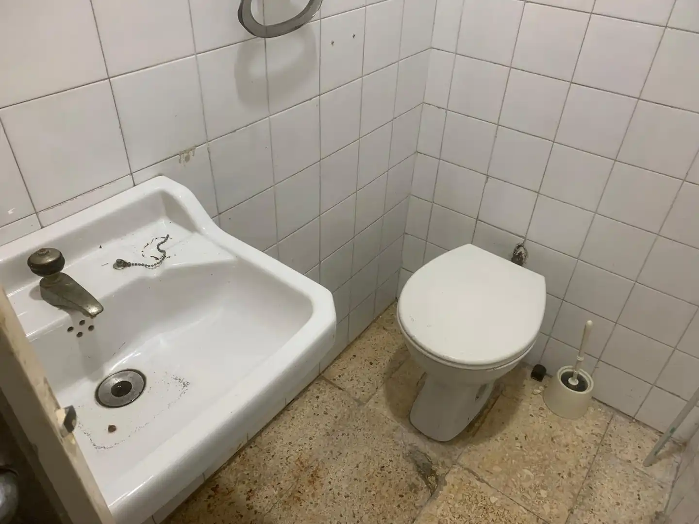 Badezimmer von Geschaftsraum zur Miete in Barcelona mit Klimaanlage