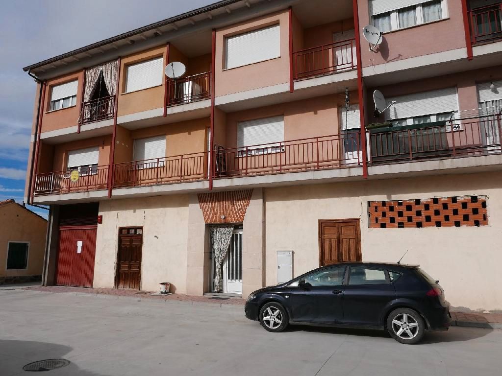 Exterior view of Garage for sale in Nava de la Asunción