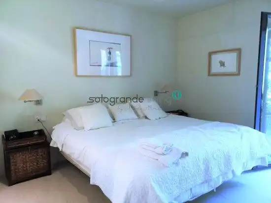 Habitación de Casa adosada de alquiler en Sotogrande con Aire acondicionado, Jardín privado y Terraza