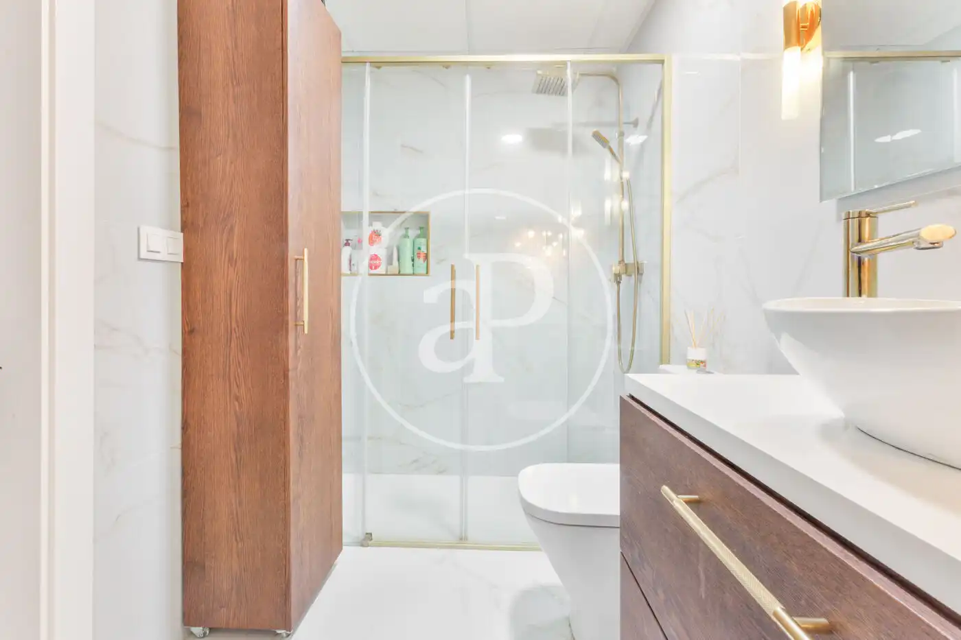 Baño de Piso en venta en Valencia con Aire acondicionado, Calefacción y Jardín privado