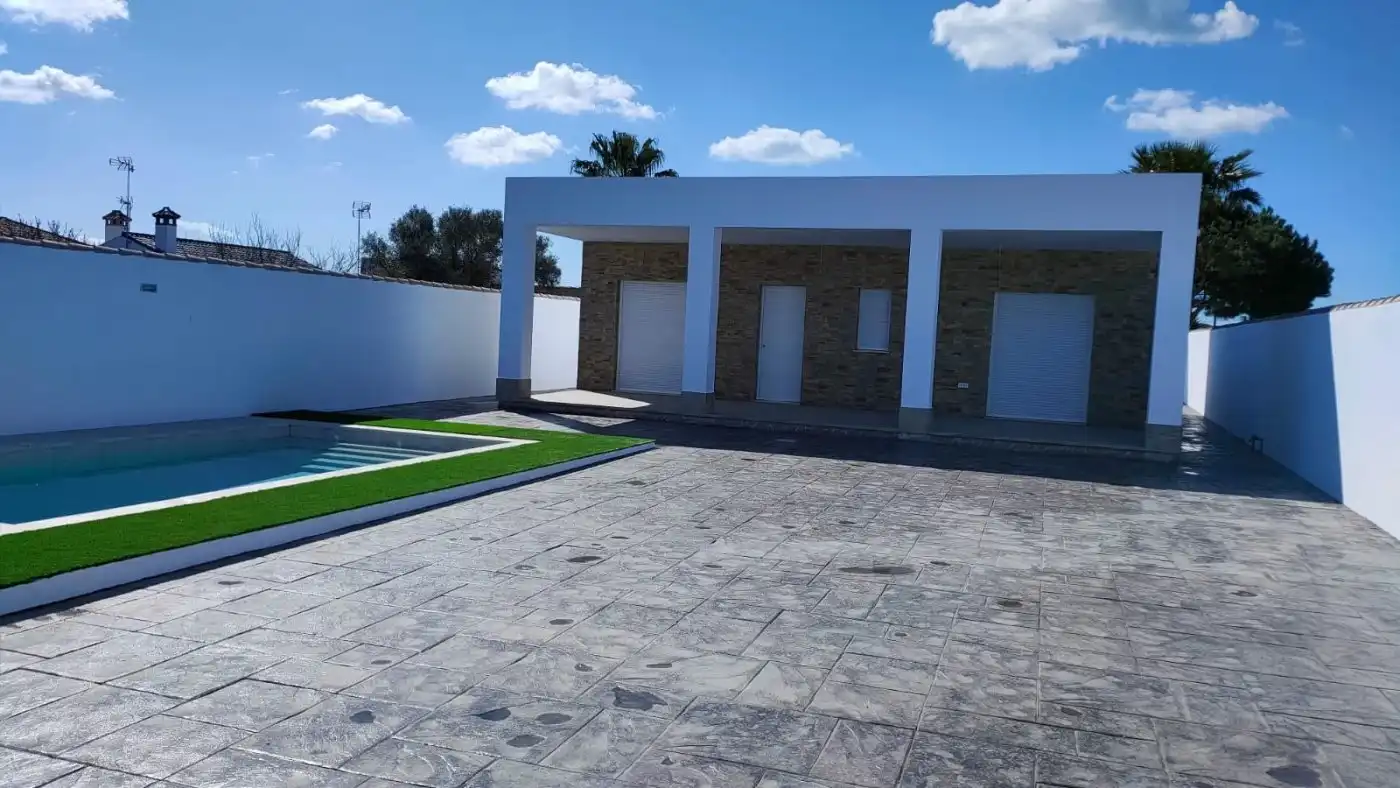 Piscina de Casa o xalet en venda en Chiclana de la Frontera amb Aire condicionat, Terrassa i Piscina