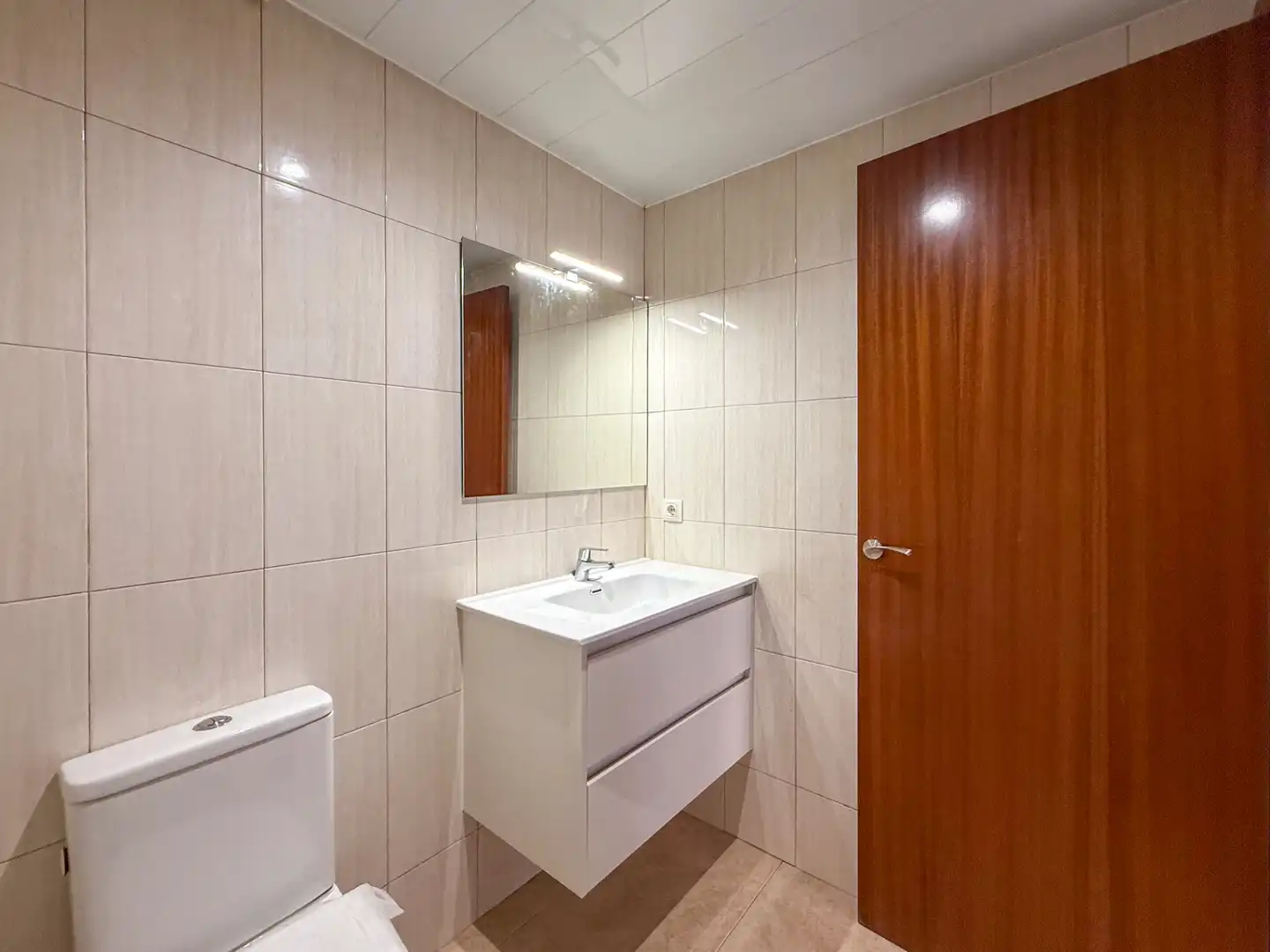 Bathroom of Flat for sale in Palafrugell  with Parquet flooring, Oven and TV