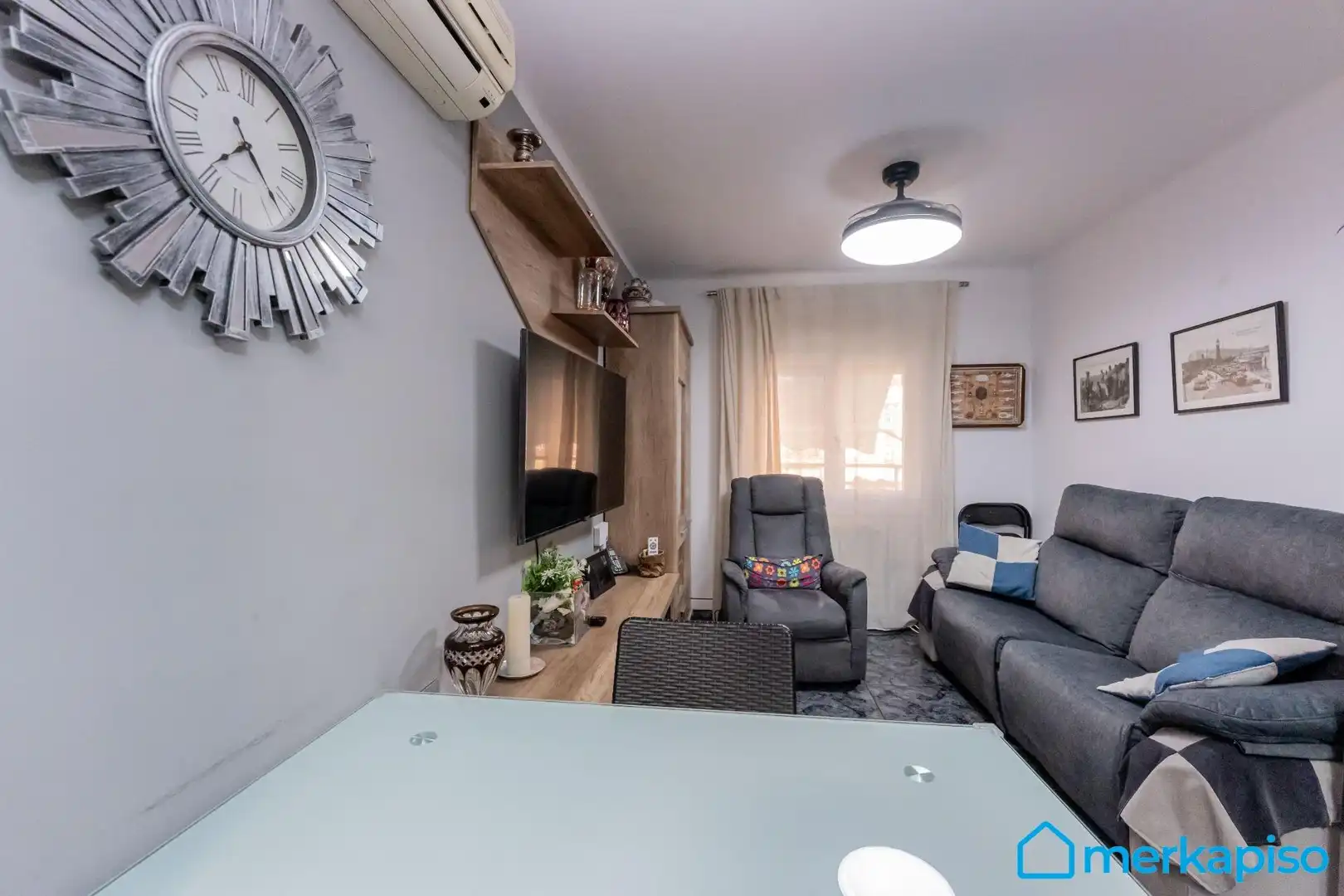 Sala d'estar de Pis en venda en L'Hospitalet de Llobregat amb Aire condicionat i Calefacció