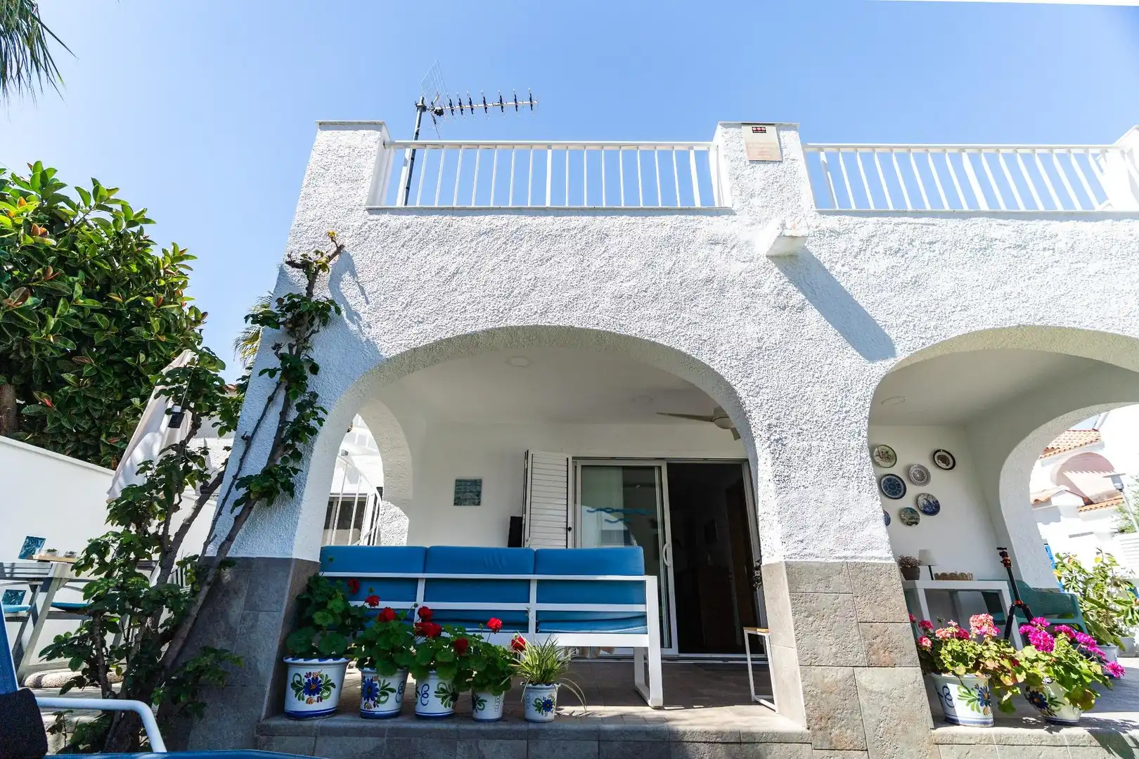 Vista exterior de Casa o xalet en venda en Cambrils amb Aire condicionat, Calefacció i Jardí privat
