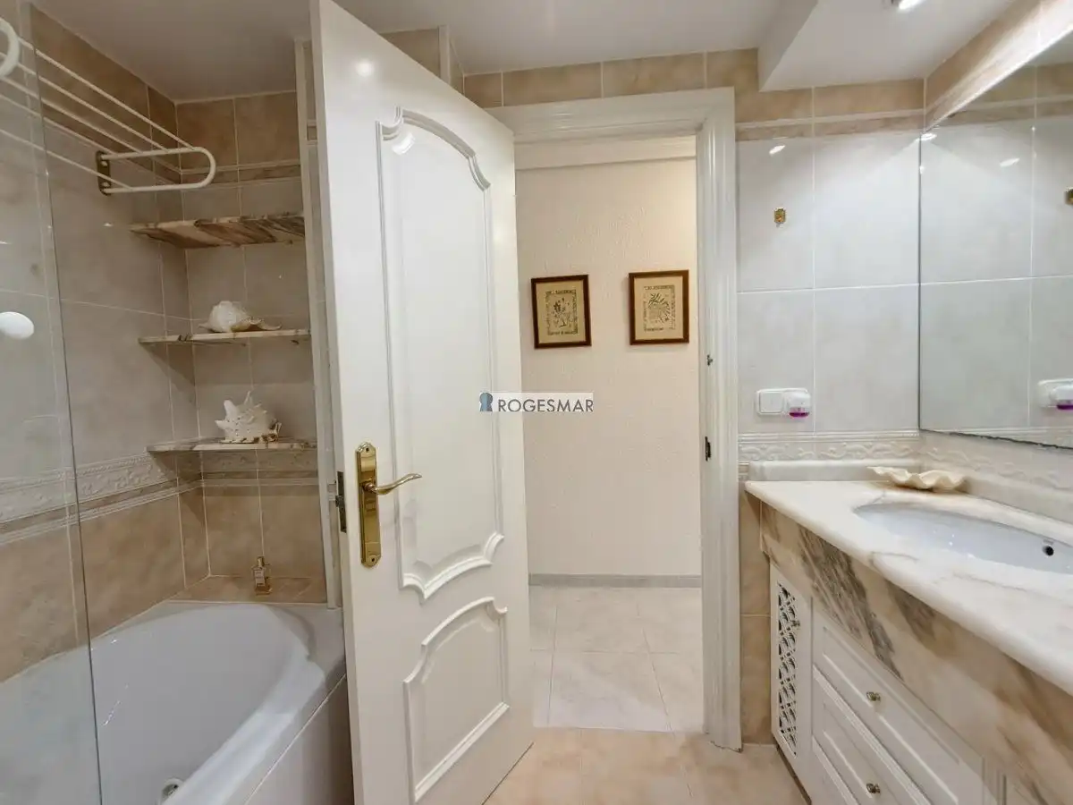 Badezimmer von Wohnungen zum Verkauf in Benicasim / Benicàssim mit Terrasse, Abstellraum und Gemeinschaftspool
