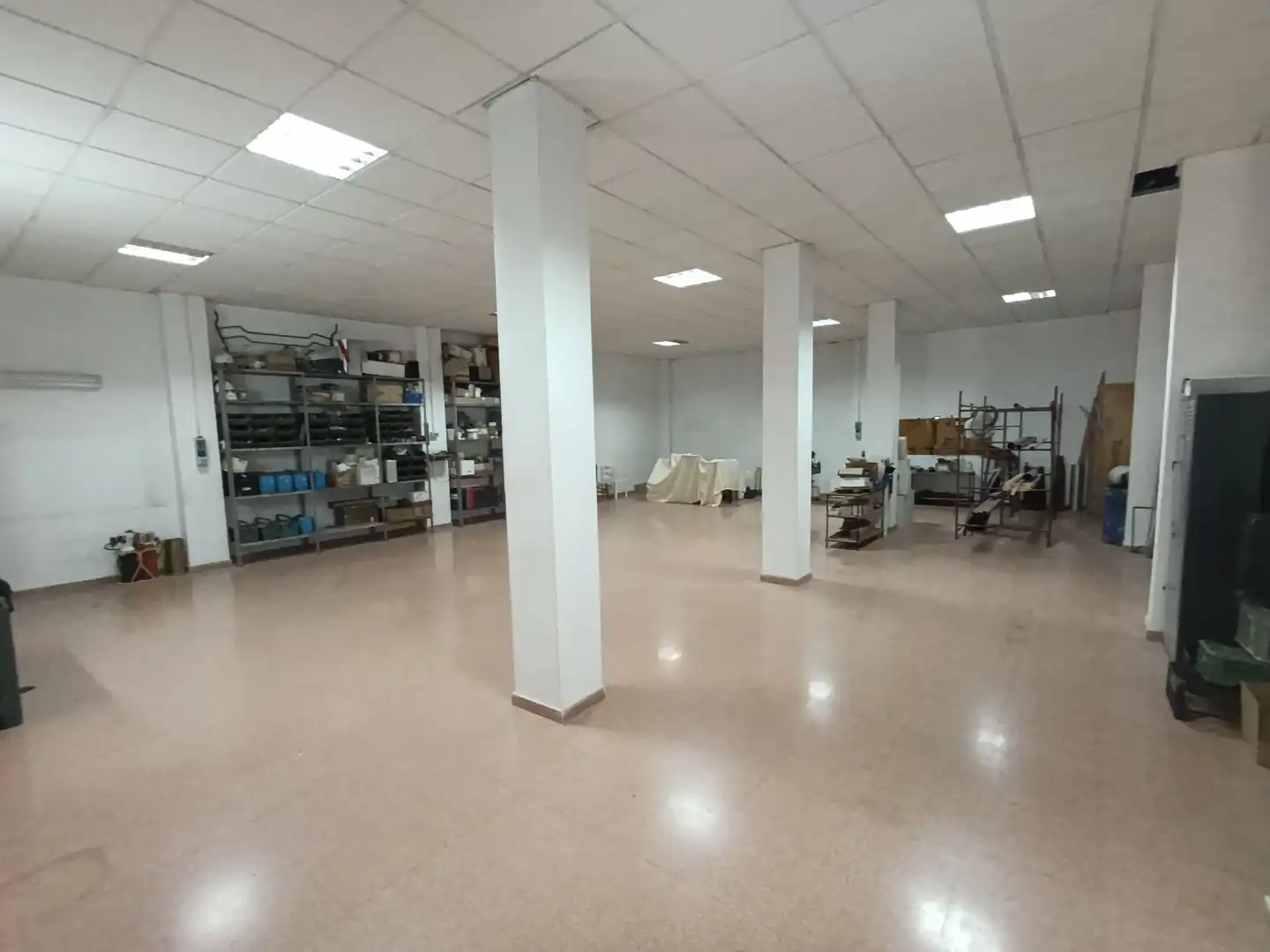 Local comercial en venta en Linarejos, imagen 2
