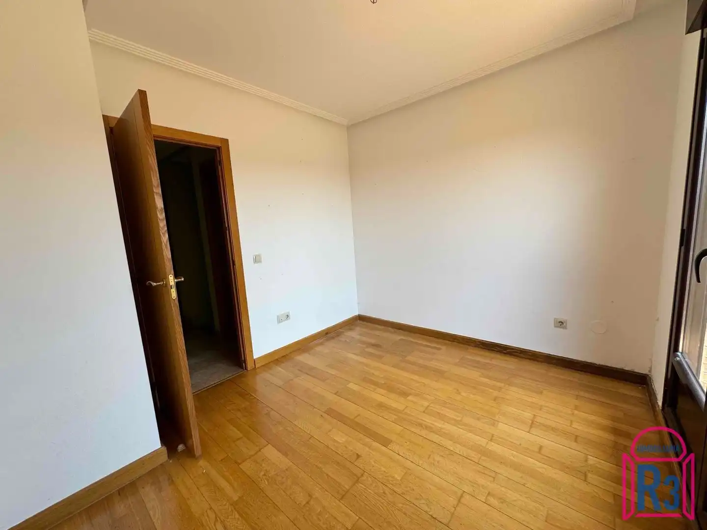 Habitación de Dúplex en venta en Valverde de la Virgen con Calefacción, Terraza y Trastero