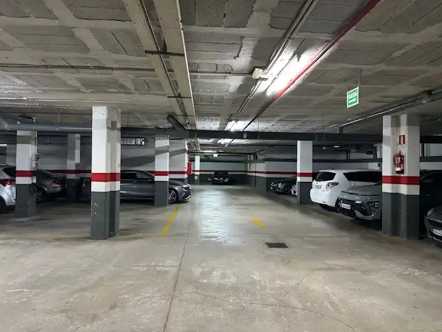 Aparcament de Pis en venda en Sabadell amb Calefacció, Jardí privat i Parquet