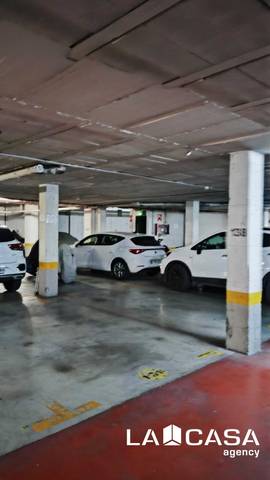 Garaje en Venta en Calle Bangladesh en Colores -  Entreparques