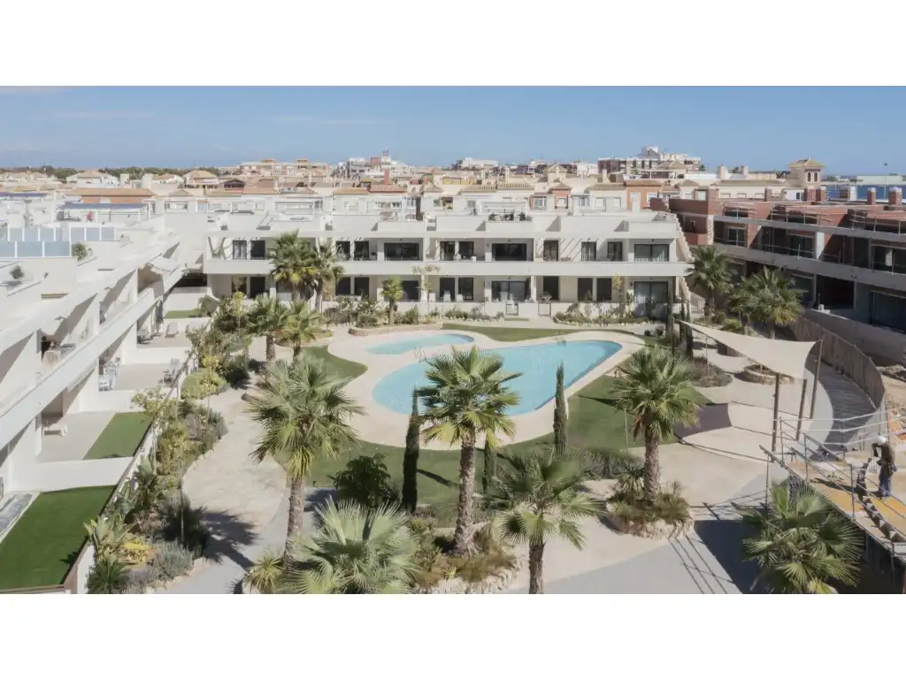 Bungalow con piscina en venta en Calle Nicolas Copernico, imagen 7
