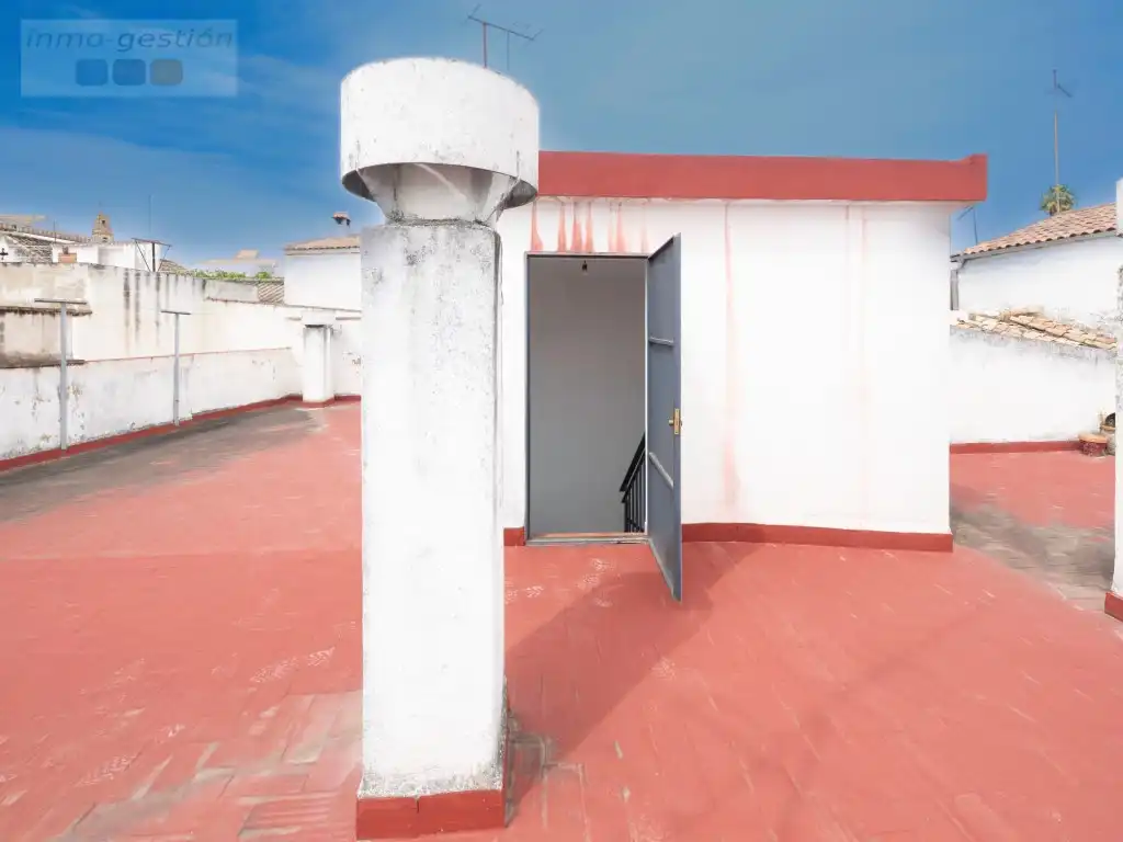 Vista exterior de Edifici en venda en Córdoba