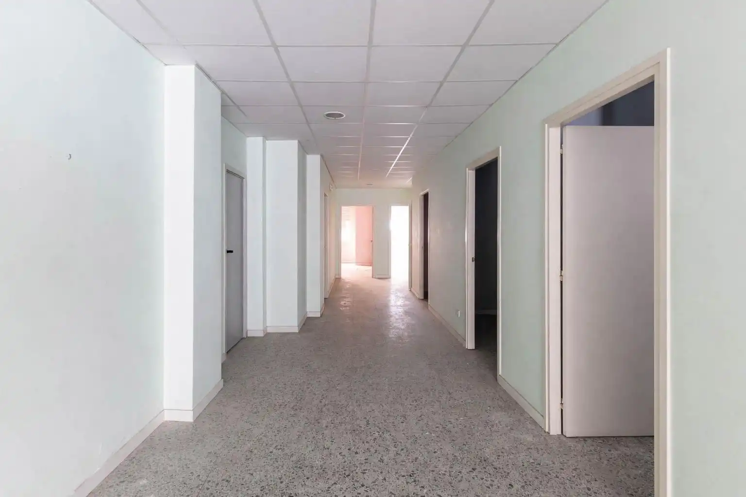 Business premises for sale in Carrer de Faraday, imagen 5