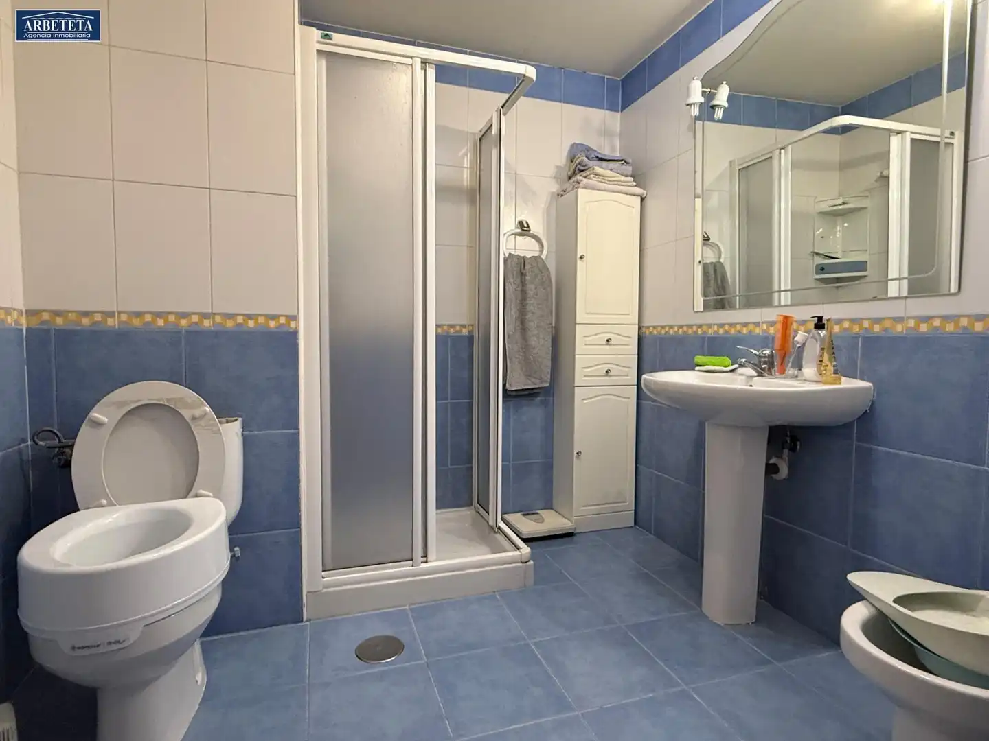 Baño de Piso en venta en Guadalajara con Calefacción, Trastero y Amueblado