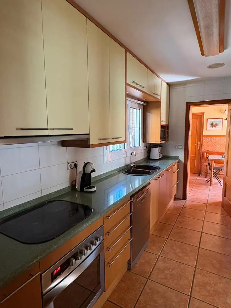 Cocina de Casa adosada en venta en Barcelona con Aire acondicionado, Calefacción y Jardín privado