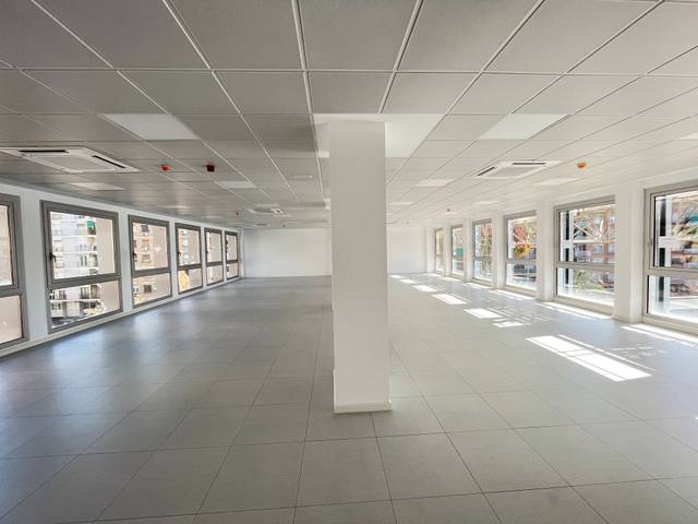 Oficina en Alquiler en N/A en La Marina del Port