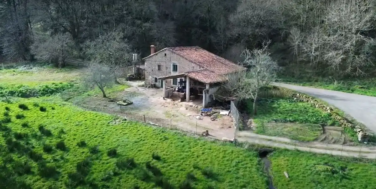 Außenansicht von Country house zum Verkauf in Santa María de Cayón