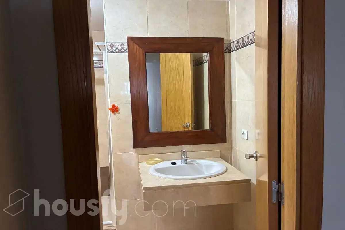 Bathroom of Flat for rent in Valencia  with Air Conditioner, Storage room and Balcony