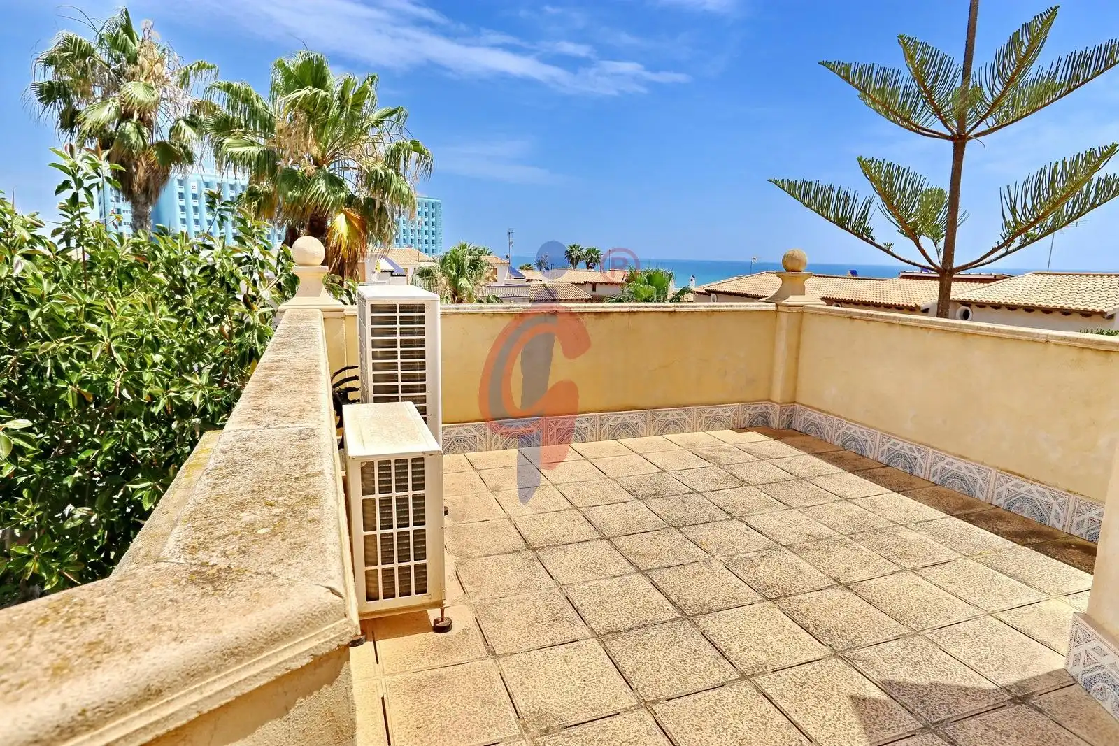 Vista exterior de Casa o chalet en venta en Guardamar del Segura con Aire acondicionado, Jardín privado y Terraza