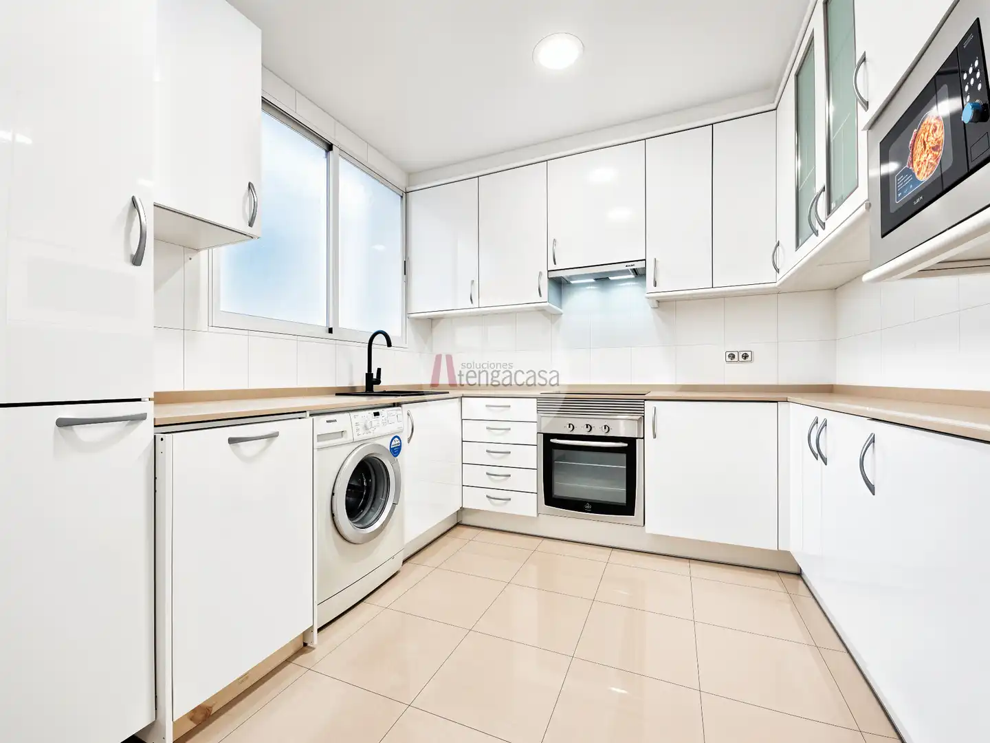 Kitchen of Flat for rent in Madrid  with Air Conditioner, Heating and Oven
