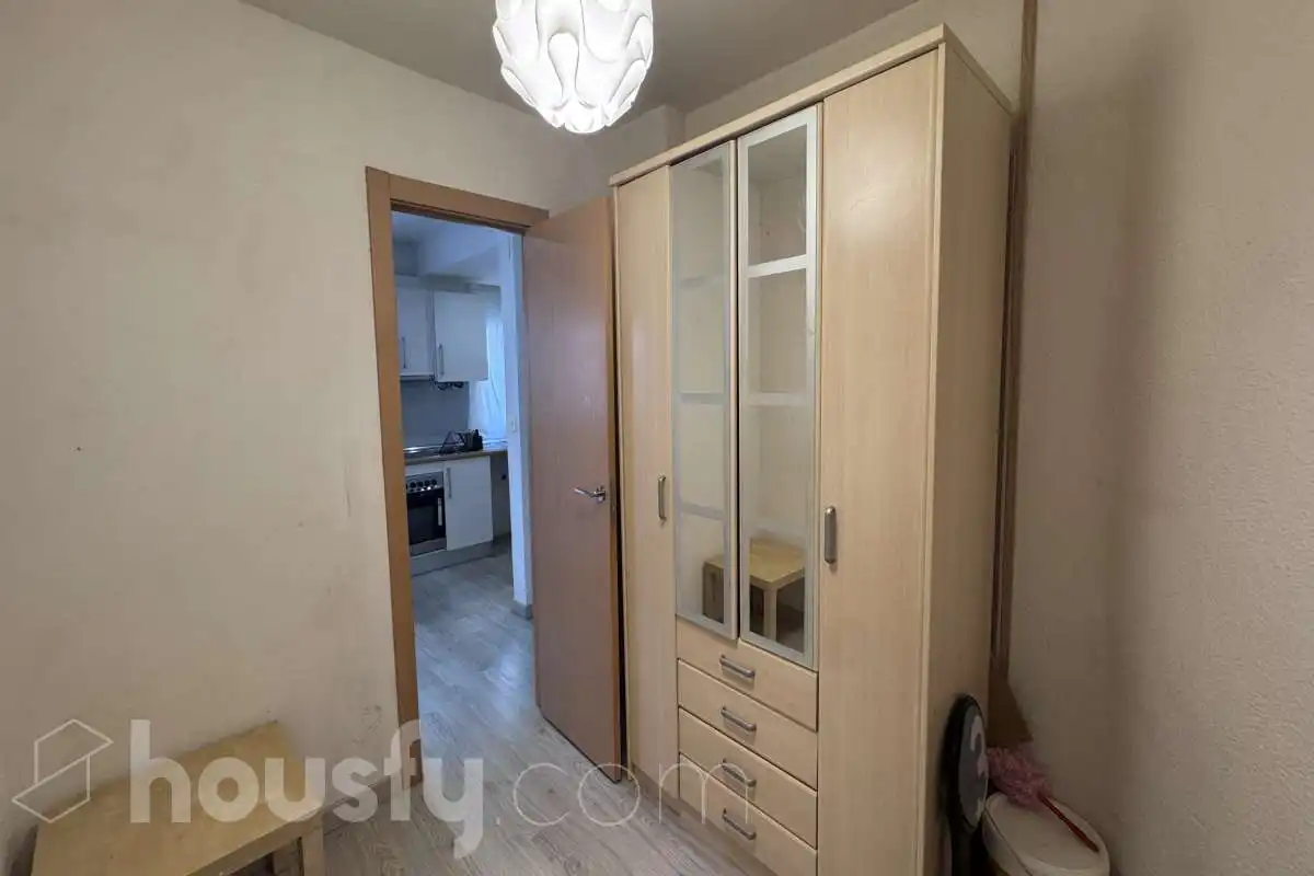 Bedroom of Flat for rent in Zaragoza  with Air Conditioner, Furnished and Balcony