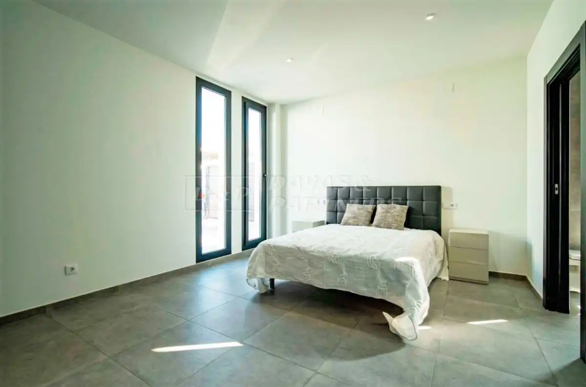 Bedroom of Houses for sale in L'Alfàs del Pi  with Air Conditioner, Heating and Terrace