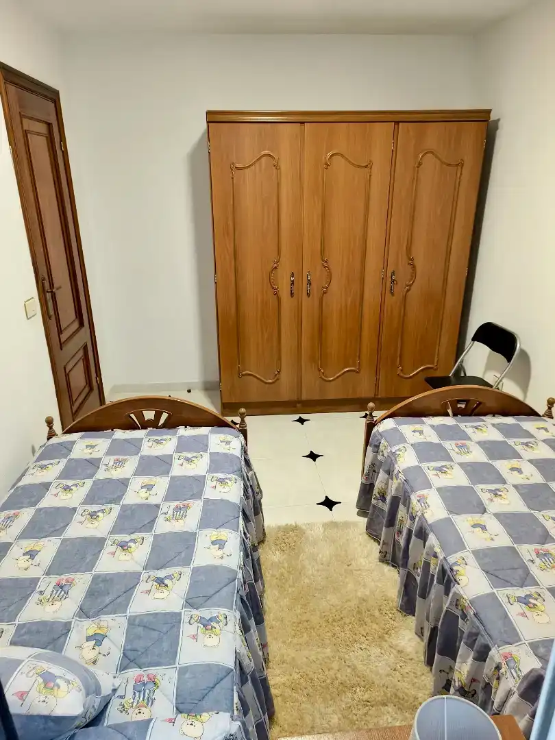 Schlafzimmer von Wohnung zur Miete in Camariñas mit Abstellraum, Möbliert und Ofen
