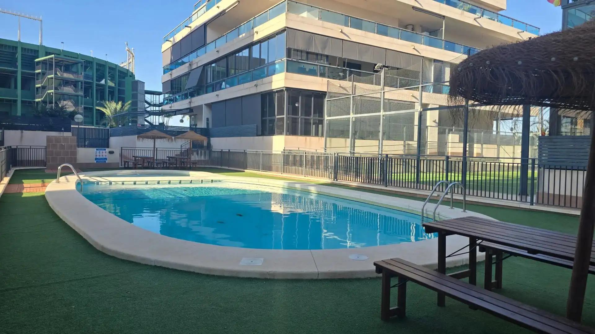 Schwimmbecken von Wohnung zum Verkauf in Elche / Elx mit Klimaanlage, Parkett und Terrasse