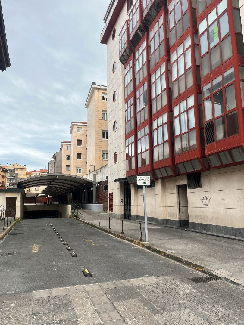 Vista exterior de Garatge en venda en Getxo 
