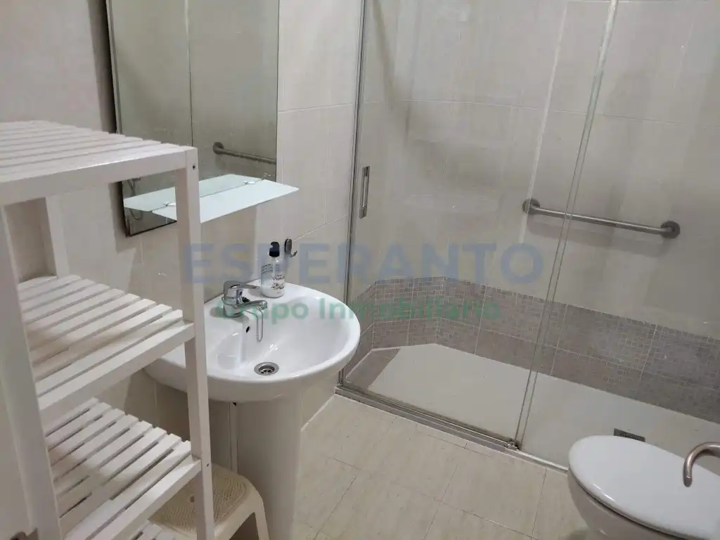 Bany de Apartament de lloguer en Málaga amb Aire condicionat, Jardí privat i TV