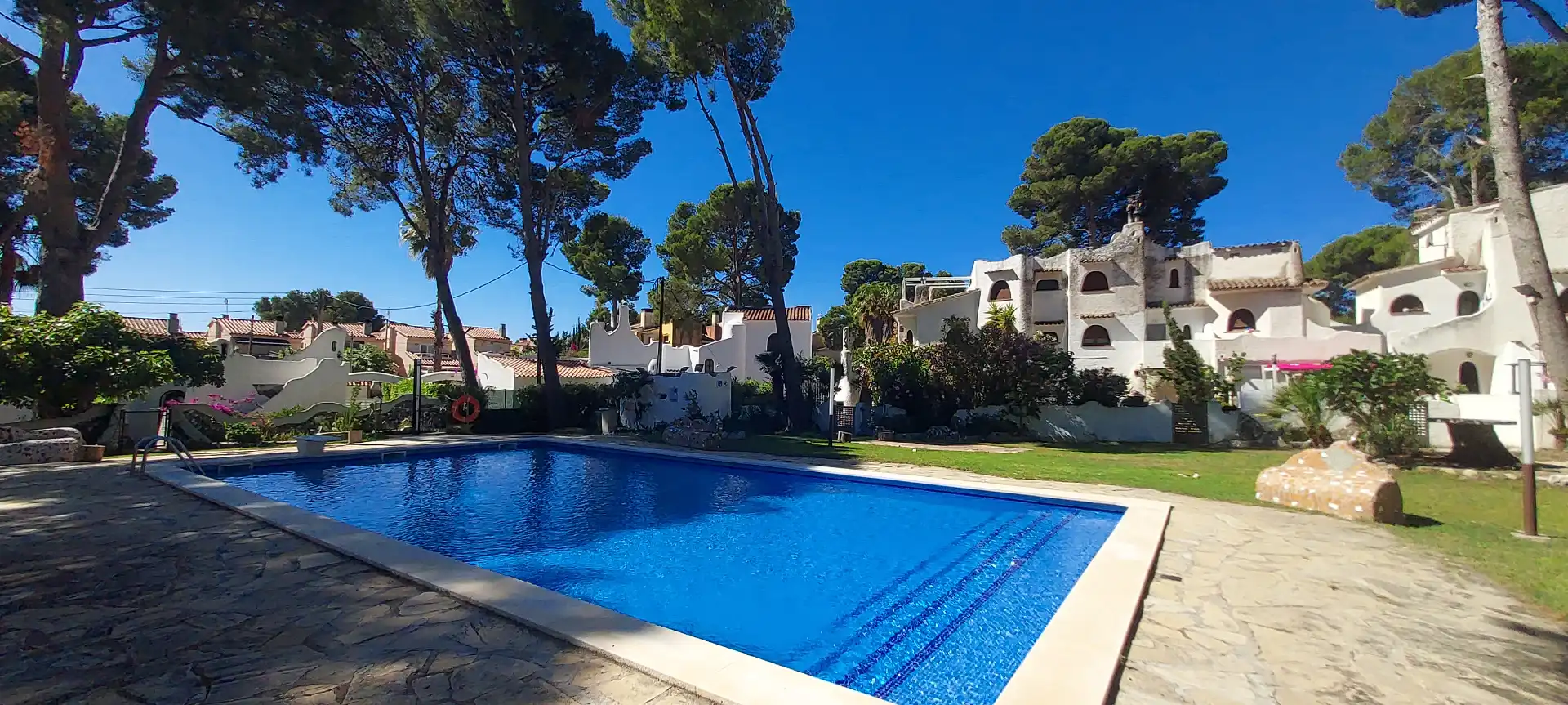 Baixos amb piscina en venda a Carrer del Déu Horus