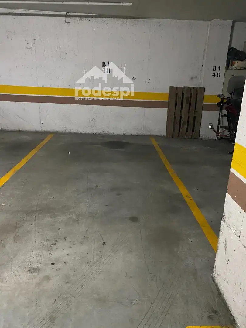 Parking de Ático de alquiler en A Cañiza   con Calefacción, Terraza y Amueblado