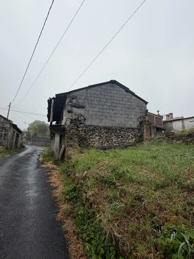 Vista exterior de Casa adosada en venda en Piñor amb Balcó