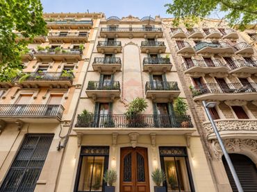 Dúplex amb jardí en venda a PARALELO