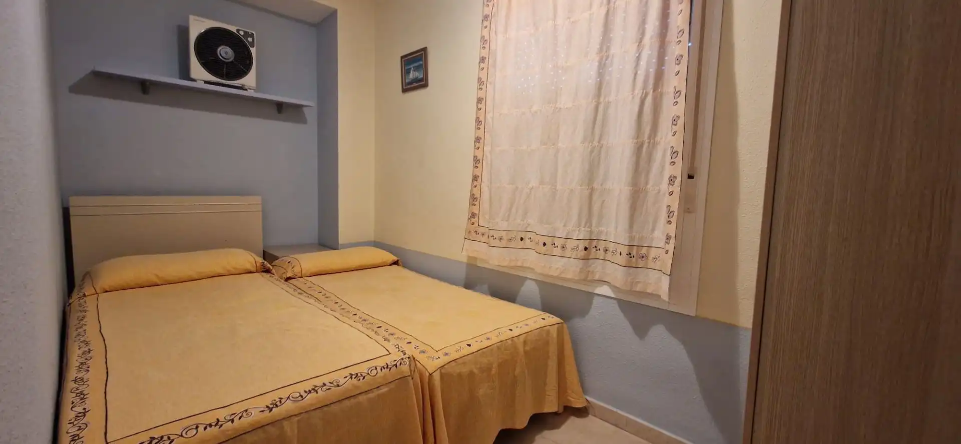 Dormitori de Apartament de lloguer en El Portil amb Piscina comunitària