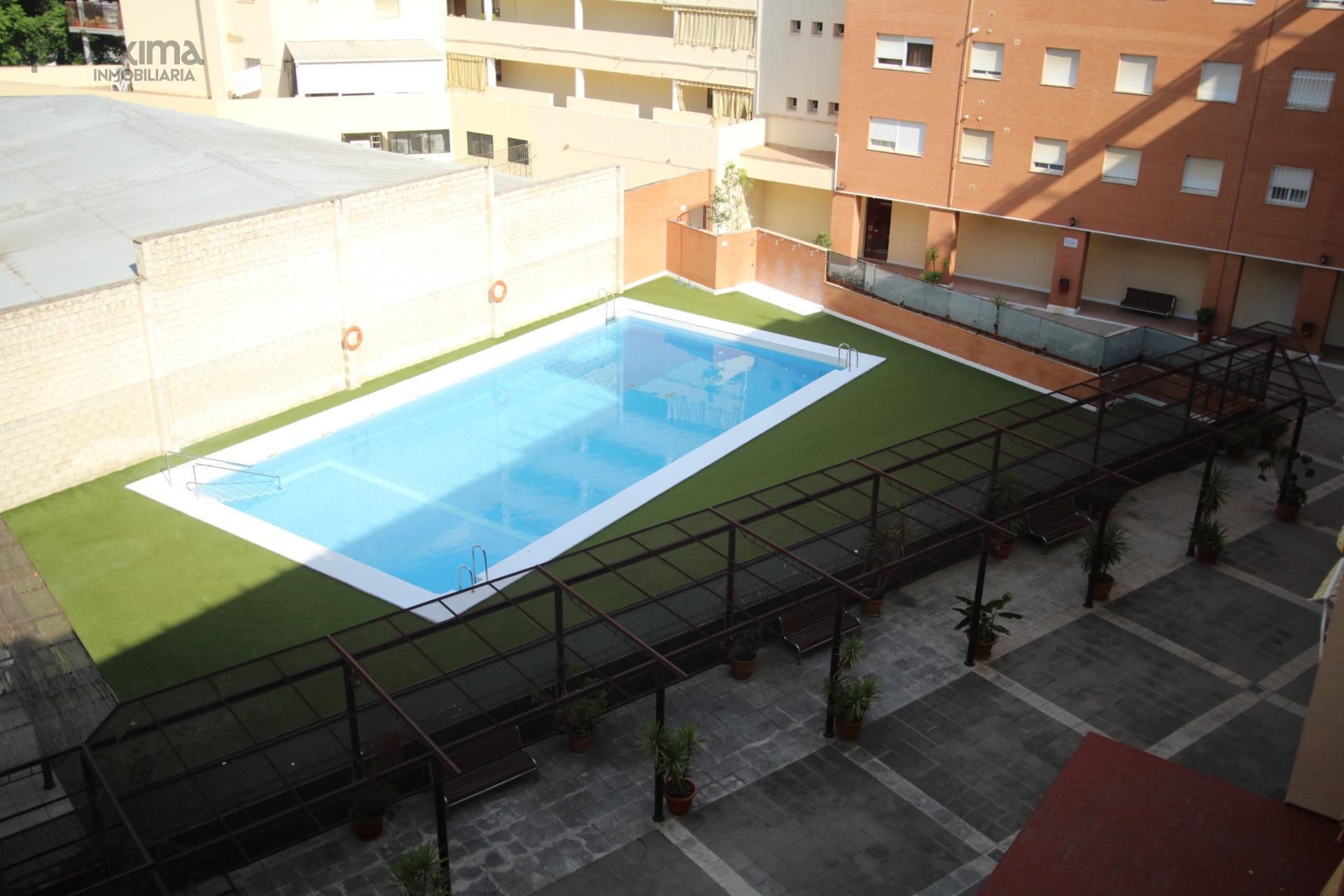 Piscina de Pis de lloguer en  Sevilla Capital amb Traster i Piscina comunitària